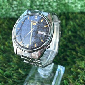 Rare Seiko 5 - Automatic Vintage Watch - Black Dial - 17 Jewels - Made in Japan